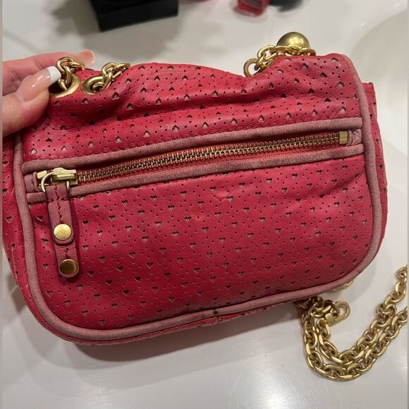 ♥️ JUICY COUTURE Y2K rare red leather cut out heart flap chain crossbody bag - Picture 4 of 16